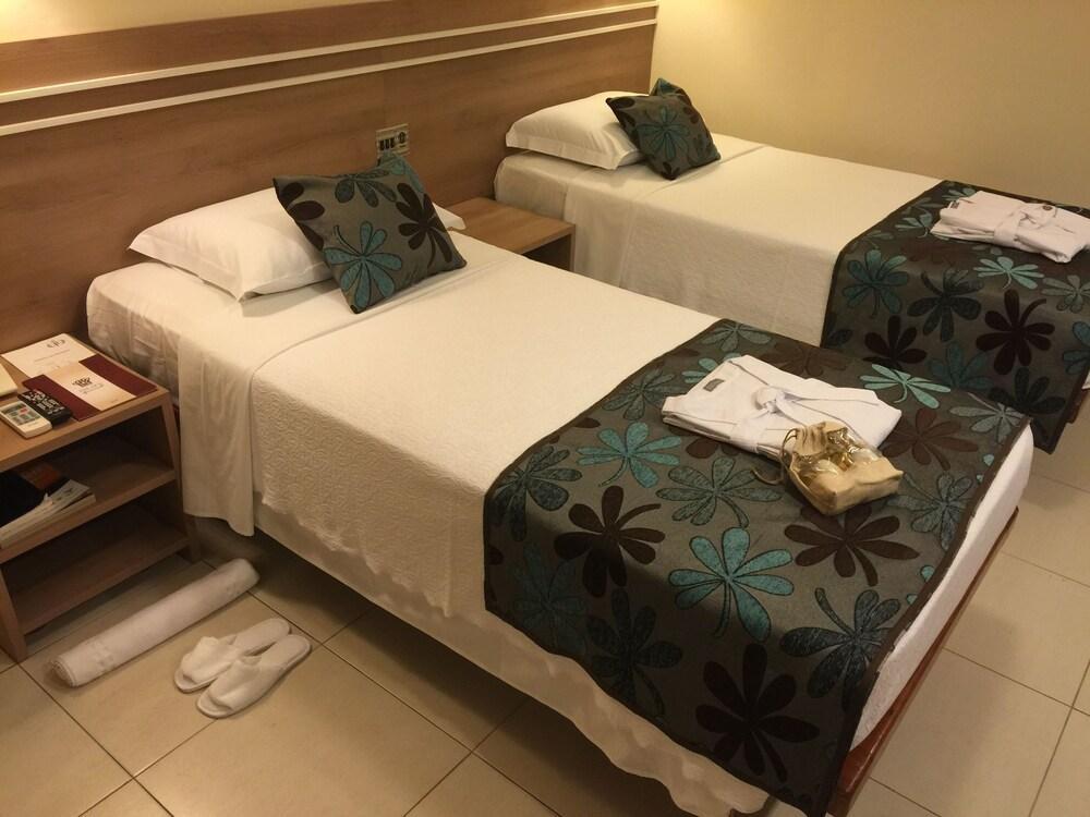 Palace Hotel Кампус-дус-Гойтаказис Экстерьер фото
